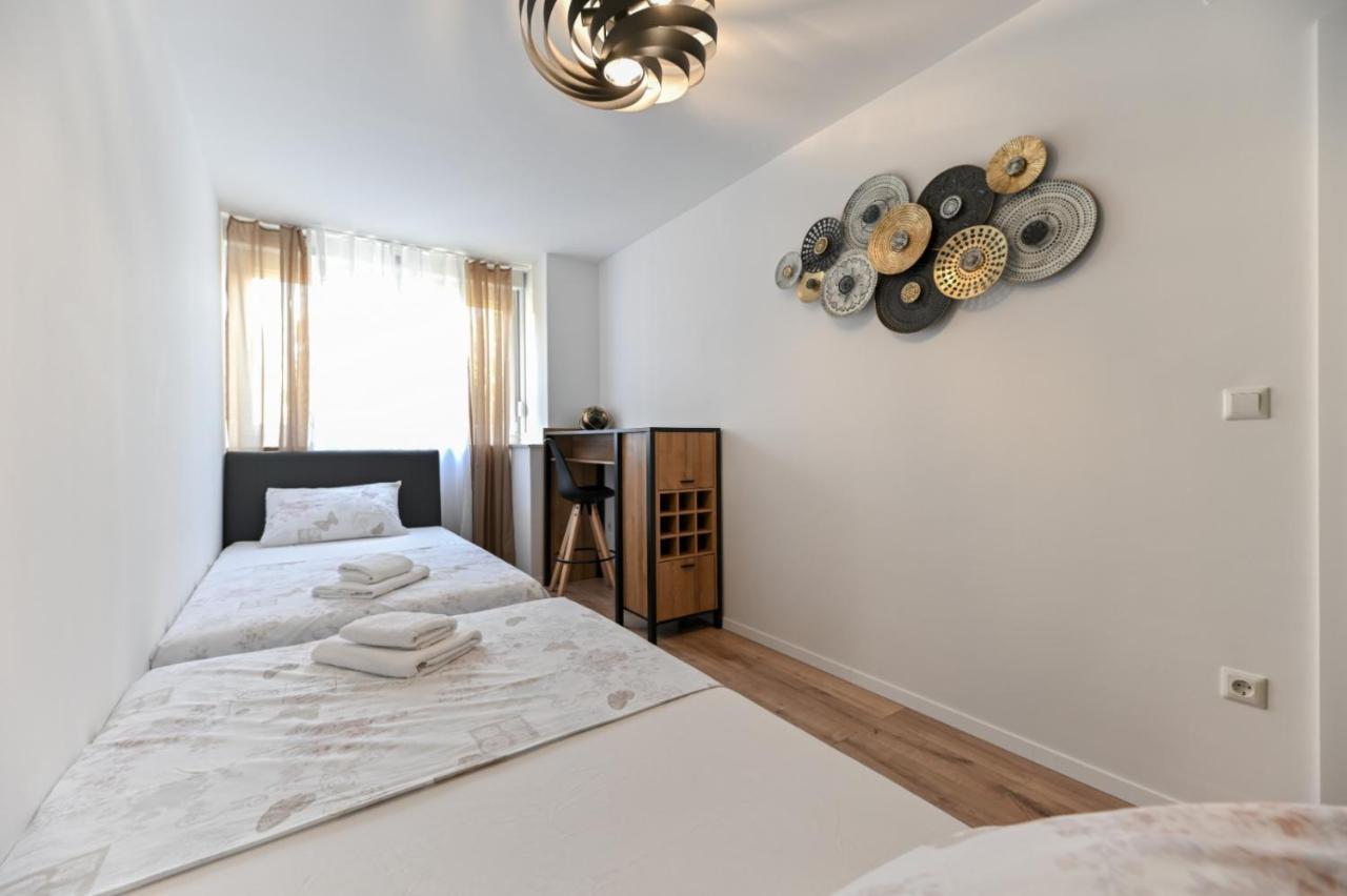 Newly Renovated Apartment Luce Zadar Extérieur photo