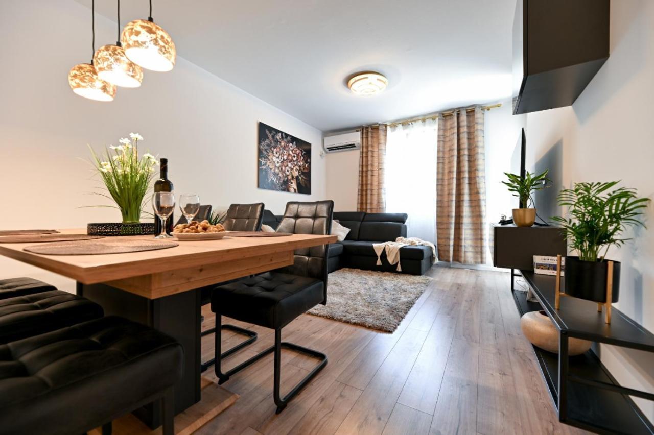 Newly Renovated Apartment Luce Zadar Extérieur photo